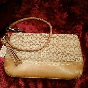 Coach Wristlet Excellent Condition